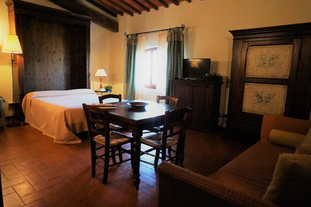 Agriturismo Antico Borgo Poggitazzi ローロ・チュッフェンナ エクステリア 写真