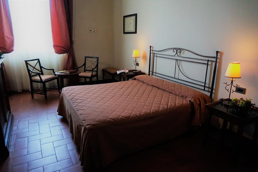 Agriturismo Antico Borgo Poggitazzi ローロ・チュッフェンナ エクステリア 写真