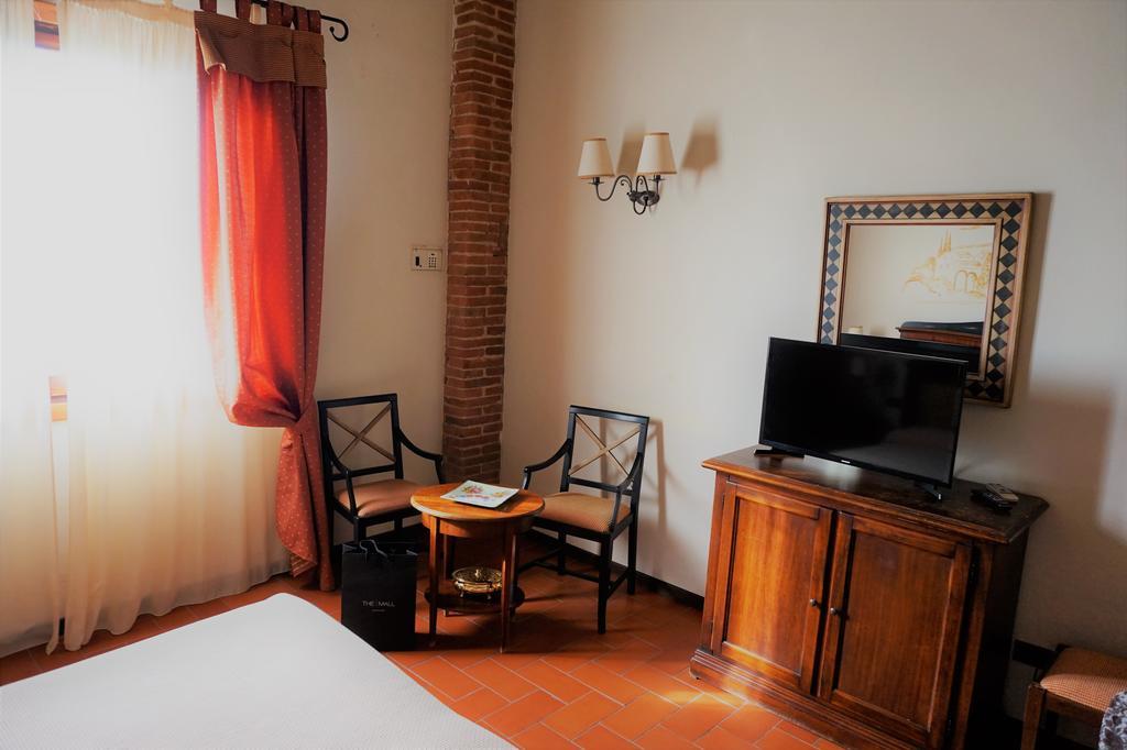 Agriturismo Antico Borgo Poggitazzi ローロ・チュッフェンナ エクステリア 写真
